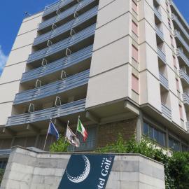 Grand Hotel Golf, хотел в Тирения
