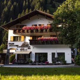 Pension Christophorus Hotel Garni, hotel din Partenen