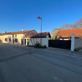 Mirabelle, parking privé clos, petit déjeuner, enfants et animaux bienvenus