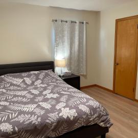New Brunswick NJ Master Bedroom with private bath, hotel in New Brunswick
