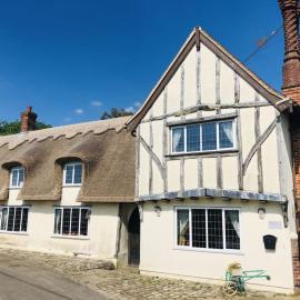 Beautiful thatched Dynes Cottage Finchingfield sleeps 10