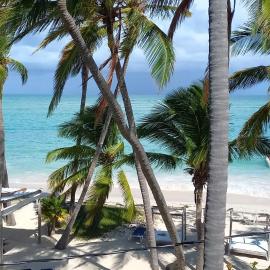 Private room overlooking the beach, hotel in Punta Cana