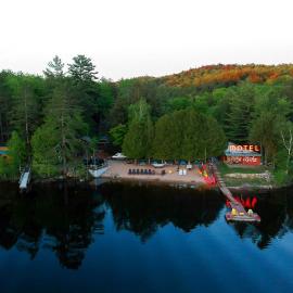 Motel Long Lake and Cottages, hotel a Long Lake