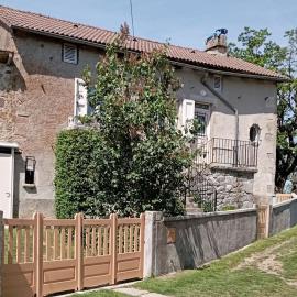 Maison atypique du Cantal proche Lot et Corrèze, hotell sihtkohas Siran
