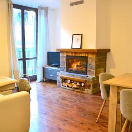 Modern apartament de muntanya amb llar de foc by RURAL D'ÀNEU, hotel u gradu Esteri d'Aneu