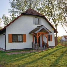 4 Bedroom Gorgeous Home In Fuhlendorf, hotel in Fuhlendorf
