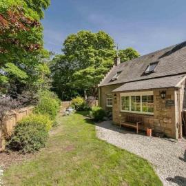 Charming 3/4 bedroom semi-detached cottage.