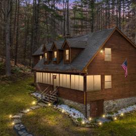 Sleepy Hollow 5BR Cabin - National Park 7 Min, Hot Tub, Fire Pit, Sleeps 12, hotel u gradu 'Luray'