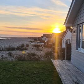 Wow I'm living on the beach. Luxury 4 bed sleeps 8