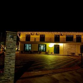 Pensiunea CAROL, hotel u gradu Faraoaní