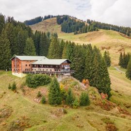 Berggasthof Hörnerhaus، فندق في بلوسترلانج
