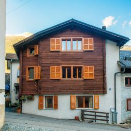 Chalet Nucleo 12 by Quokka 360 - Alpine Base for Bouldering Adventures in Leventina, hotel v destinácii Chironico