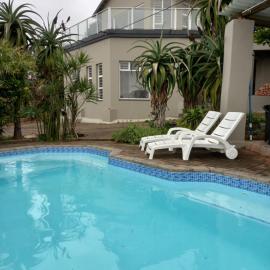 Dolphin Den, hotel in Port Shepstone