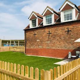 Grove Farm Old Granary, 1st floor Loft Apartment, Includes Continental Breakfast