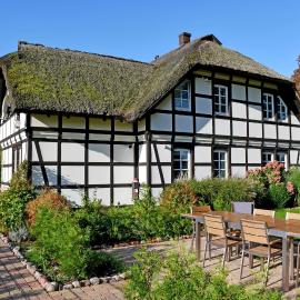 Reetdachfachwerkvilla am Wiesengrund, hotel u gradu Bergen auf Rigen
