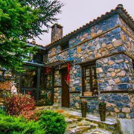 Palaios Agios Athanasios में, होटल Charming 3-storey Loft with fireplace