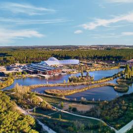 Center Parcs Le Bois aux Daims, hotelli kohteessa Morton