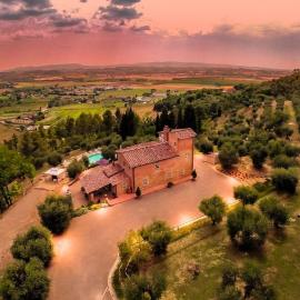 VILLA LARINO Luxury villa in Tuscany with breathtaking view، فندق في Forcoli