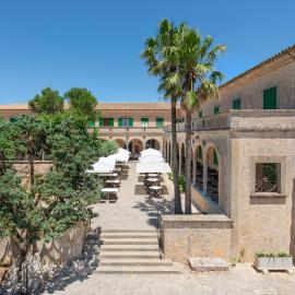 Santuari de Cura, hotel u gradu Randa