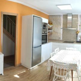 Casa Carmiña: Casa para pequeños grupos en el corazón de Galicia, hotel a O Irixo
