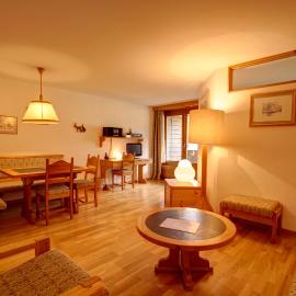 Chesa Munteratsch 1-Zimmerwohnung 103 Typ BB, hotel in Silvaplana