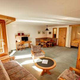 Chesa Munteratsch 1 1 2-Zimmerwohnung 309 Typ C, hotel in Silvaplana