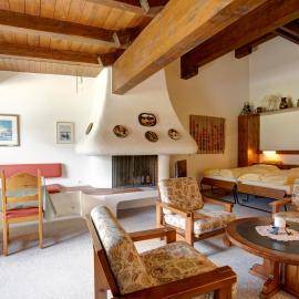 Chesa Munteratsch 2-Zimmerwohnung 302 Typ E, hotel in Silvaplana