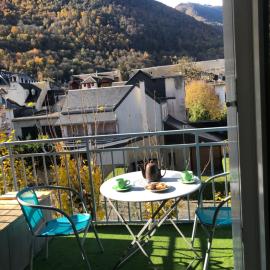 Les Jardins du Casino T2 bis- 4 personnes-Tarif spécial cures 21 jours, hotel Luchonban