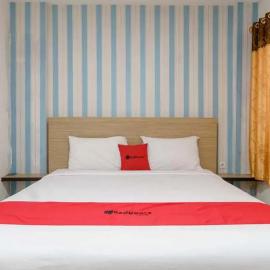 RedDoorz Plus @ Cemara Asri Medan, hotel i Pulauberayan Dadap