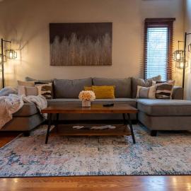 Charming Corner Newly Furnished Townhome, готель у місті Лейк-Гармоні