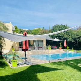 님에 위치한 호텔 The Originals City, Hôtel Nîmes Costières