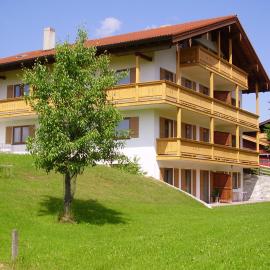 Lindenhof Inzell - FeWo mit Chiemgaukarte: Inzell şehrinde bir otel