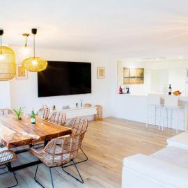 Beautiful spacious two bed facing the Ocean!