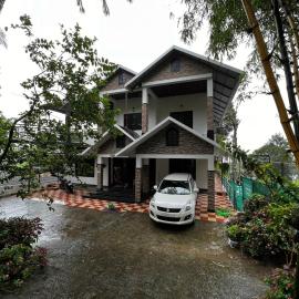 Cherry Blossom Munnar- 2 Bedroom Homestay, hotell sihtkohas Munnar