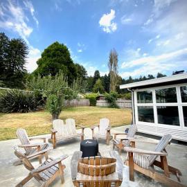 Newly Renovated Arcata Sunny Mid-Century Gem, hotel en Arcata