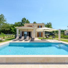 Villa Oliva Muntrilj, готель у місті Muntrilj