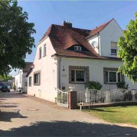 Apartment Red - Ferienapartments im Spreewald - 15938 Golßen - 10 min bis zum Tropical Island, hotell sihtkohas Golßen
