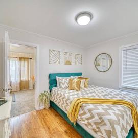 Beautiful Modern home with all year use HOT TUB, Pool table, Game room, & Propane fire pit!!, hotel en Ferndale