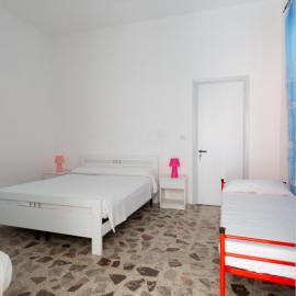 Appartamento fronte mare e spiaggia, hotel din Torre Mozza