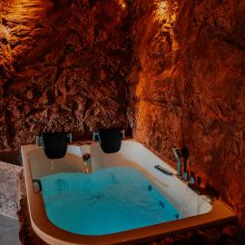 Love Cottage mit Whirlpool – hotel w mieście Hagen
