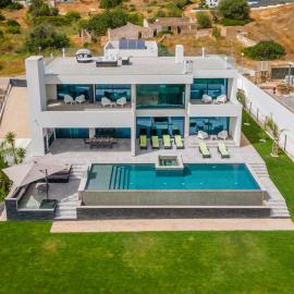 Villa das Amendoeiras by HelloVacations، فندق في ألبوفيرا