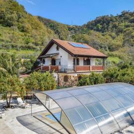 Belvilla by OYO Villa Les barriques, Hotel in Gaggi