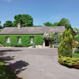 Doon Cottage Sleeps 8 Hottub Gym Area Pool Table, hotel v mestu Tempo
