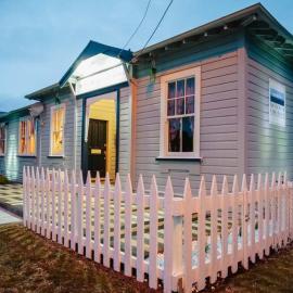 Ruapehu's 5-Star OLD POST OFFICE - Opulent 1-3 Bdr West Wing incl Sauna & Hot-Tub, hotel in Owhango