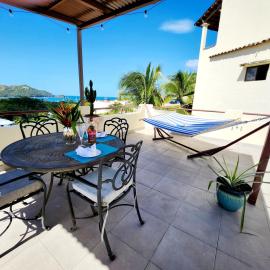 Amazing Oceanview Private Villa Rooftop Terrace Walk to Beach, hotel in Coco