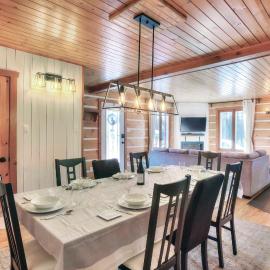 Hjort cottage - 4 Bedrooms 9 people 2 bathrooms, hotel i La Macaza