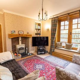 STATION COTTAGE - Unique Accommodation with River Flowing through Garden
