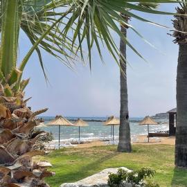 Blue Retreat Suites by the Sea, hotel in Vokolidha
