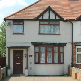 Revive Lodge, hotel in Hounslow