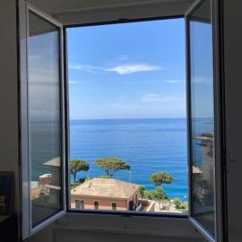 Sea Home above Sori village، فندق في سوري